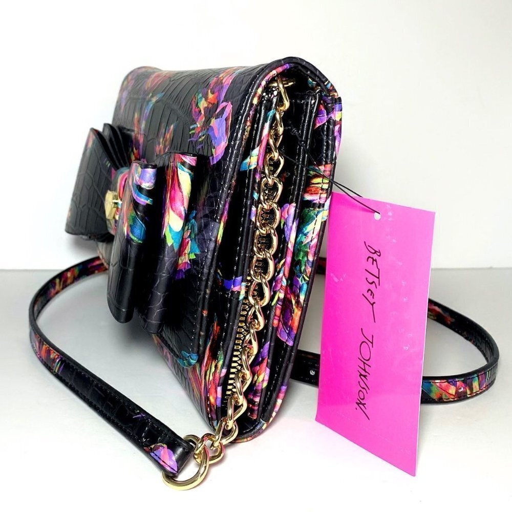 Betsey Johnson Bow Front Black Floral Clutch Wallet Crossbody Bag NWT - Picture 3 of 8